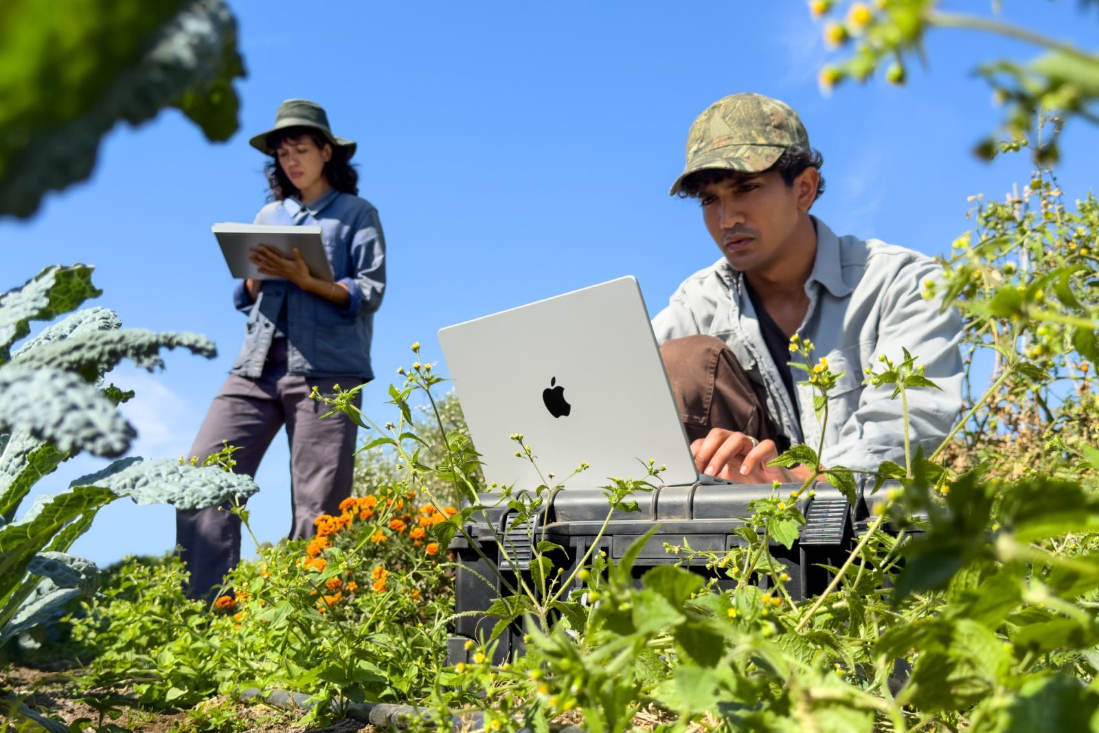 MacBook Pro M6 utilisé en situation de travail, image officielle Apple